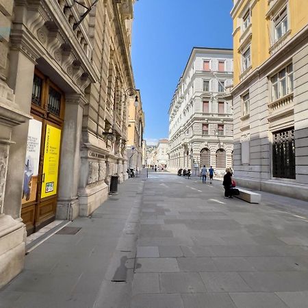 Cassa Di Risparmio 11 Tirabora Short Rent Trieszt Kültér fotó