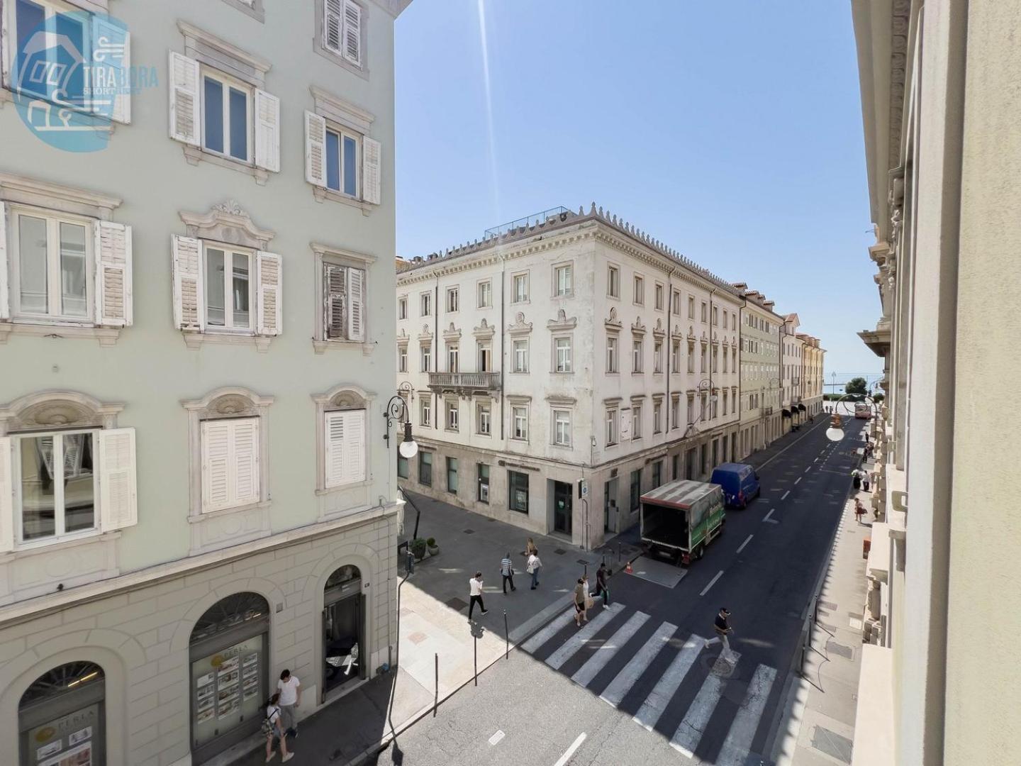 Cassa Di Risparmio 11 Tirabora Short Rent Trieszt Kültér fotó